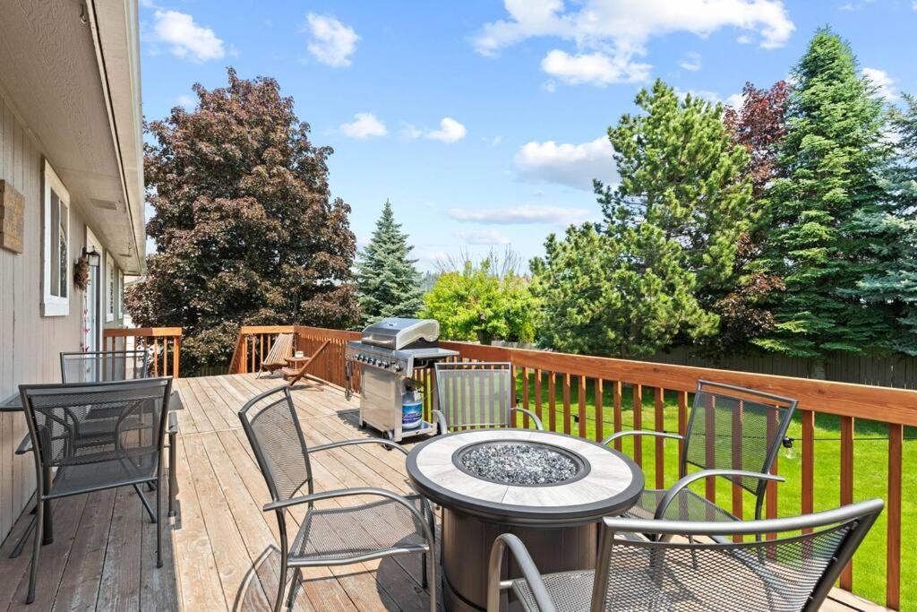 Hot Tub! Sleeps 8-11Upscale Area Villa Spokane Eksteriør bilde